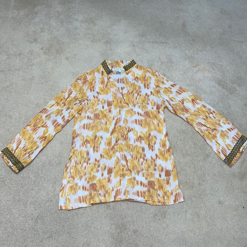Beautiful yellow/gold dress blouse.